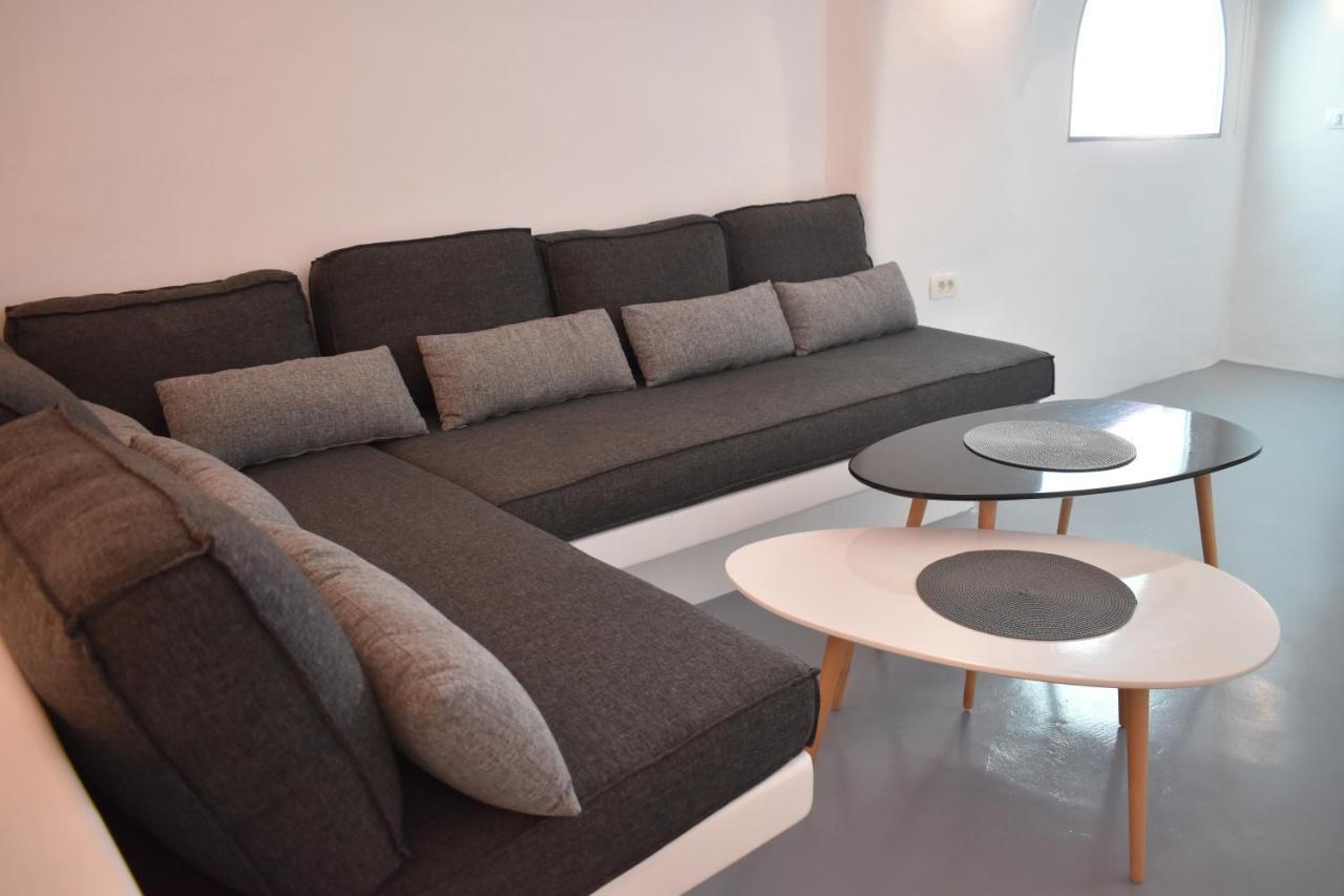 Oinos Luxury Suites Foinikia  ภายนอก รูปภาพ