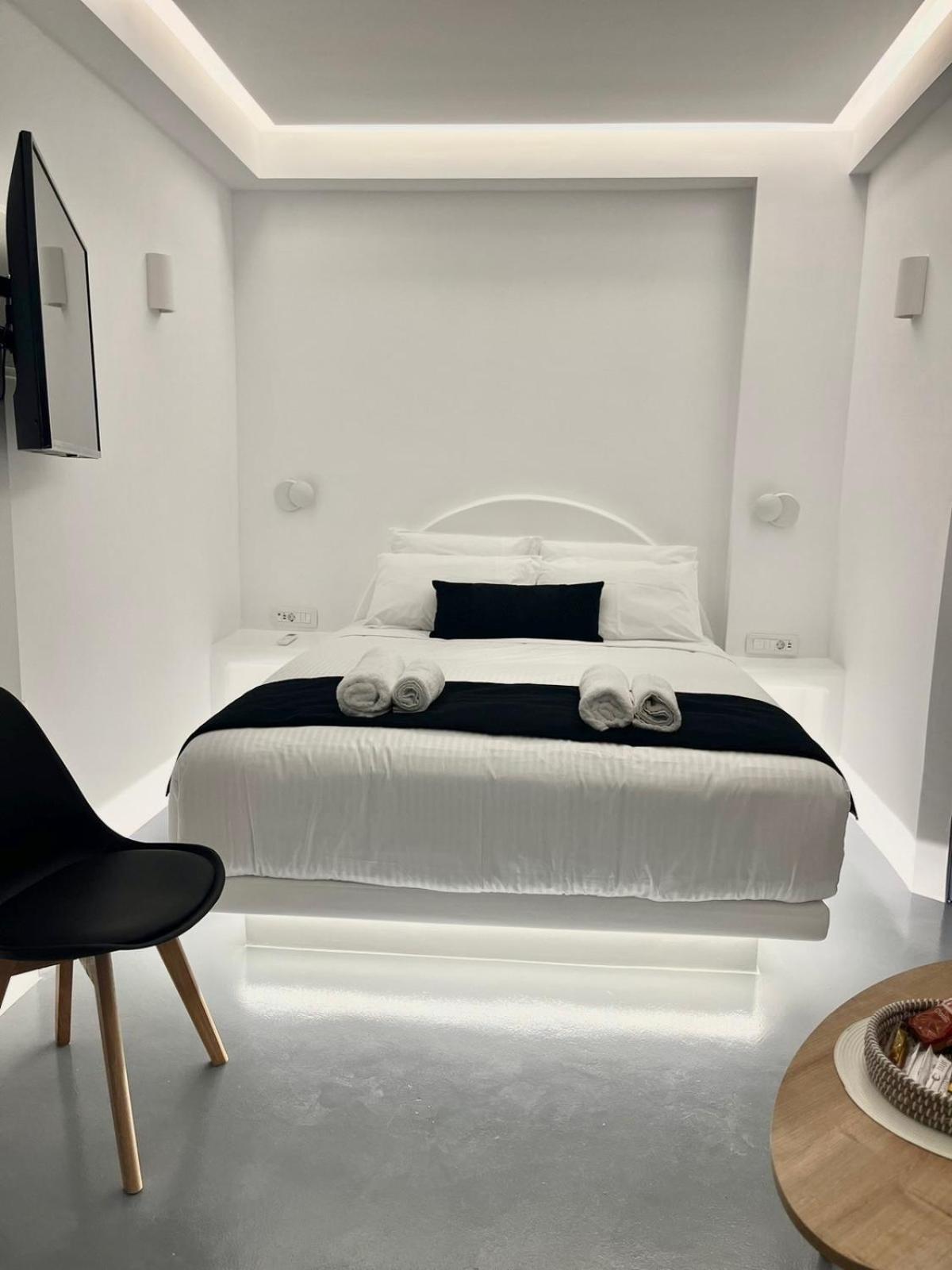 Oinos Luxury Suites Foinikia  ภายนอก รูปภาพ