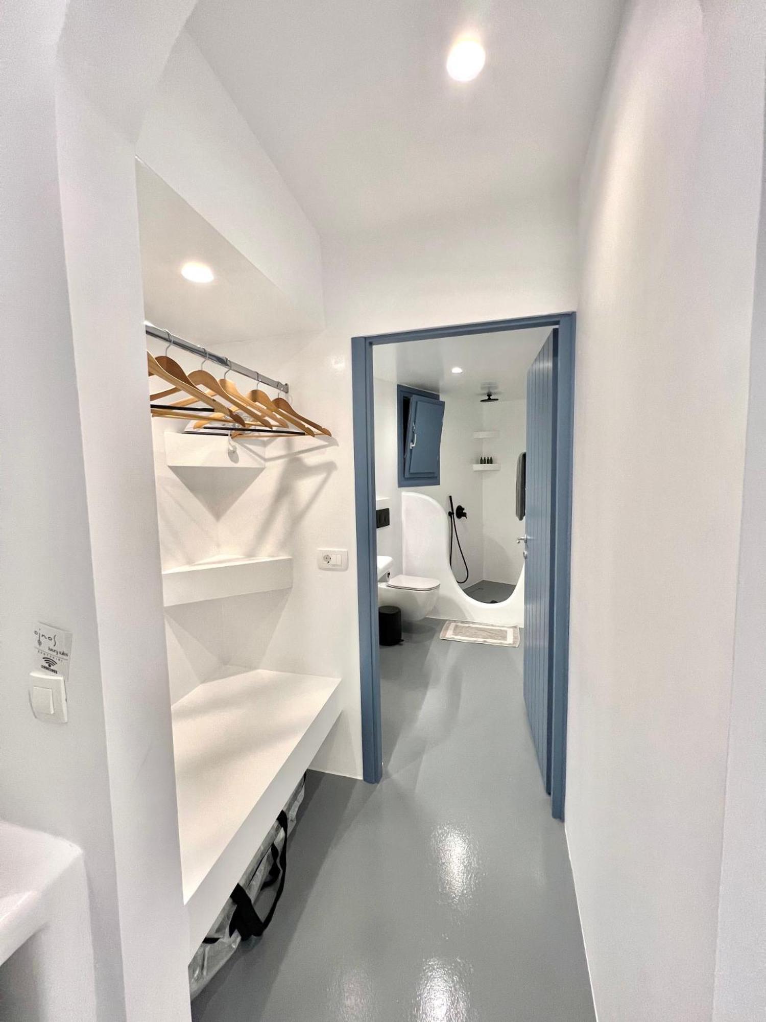 Oinos Luxury Suites Foinikia  ภายนอก รูปภาพ