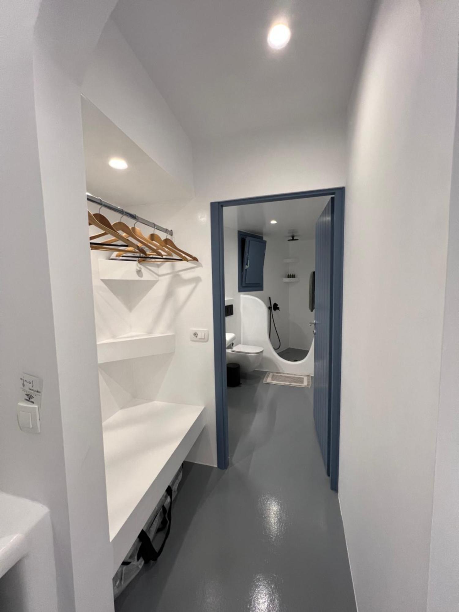 Oinos Luxury Suites Foinikia  ภายนอก รูปภาพ