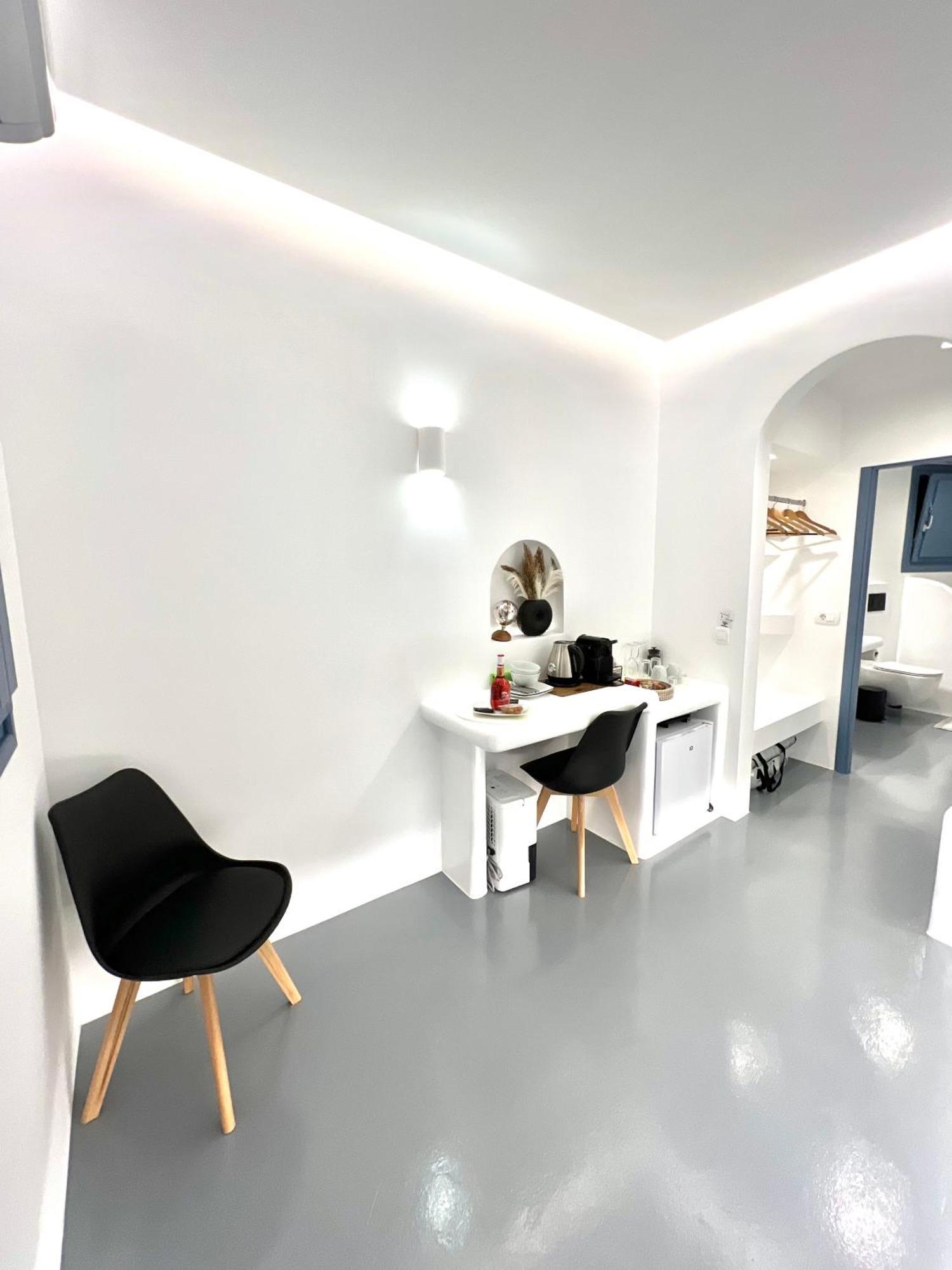 Oinos Luxury Suites Foinikia  ภายนอก รูปภาพ