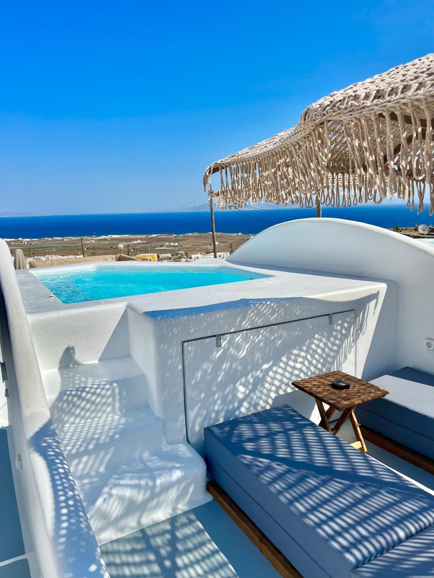 Oinos Luxury Suites Foinikia  ภายนอก รูปภาพ