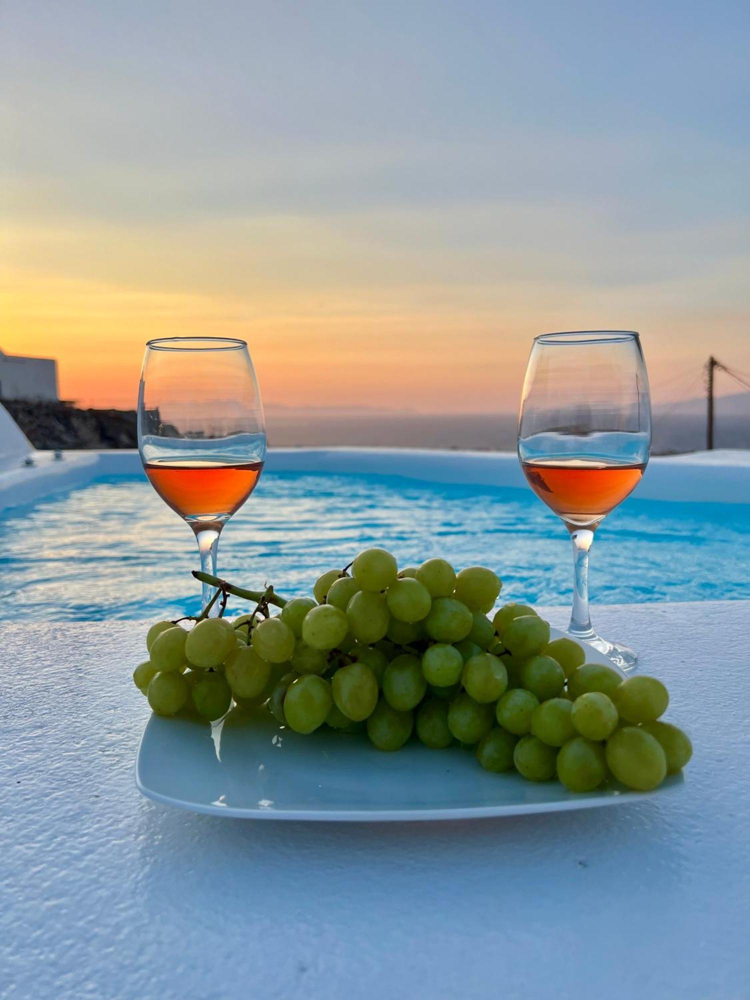 Oinos Luxury Suites Foinikia  ภายนอก รูปภาพ