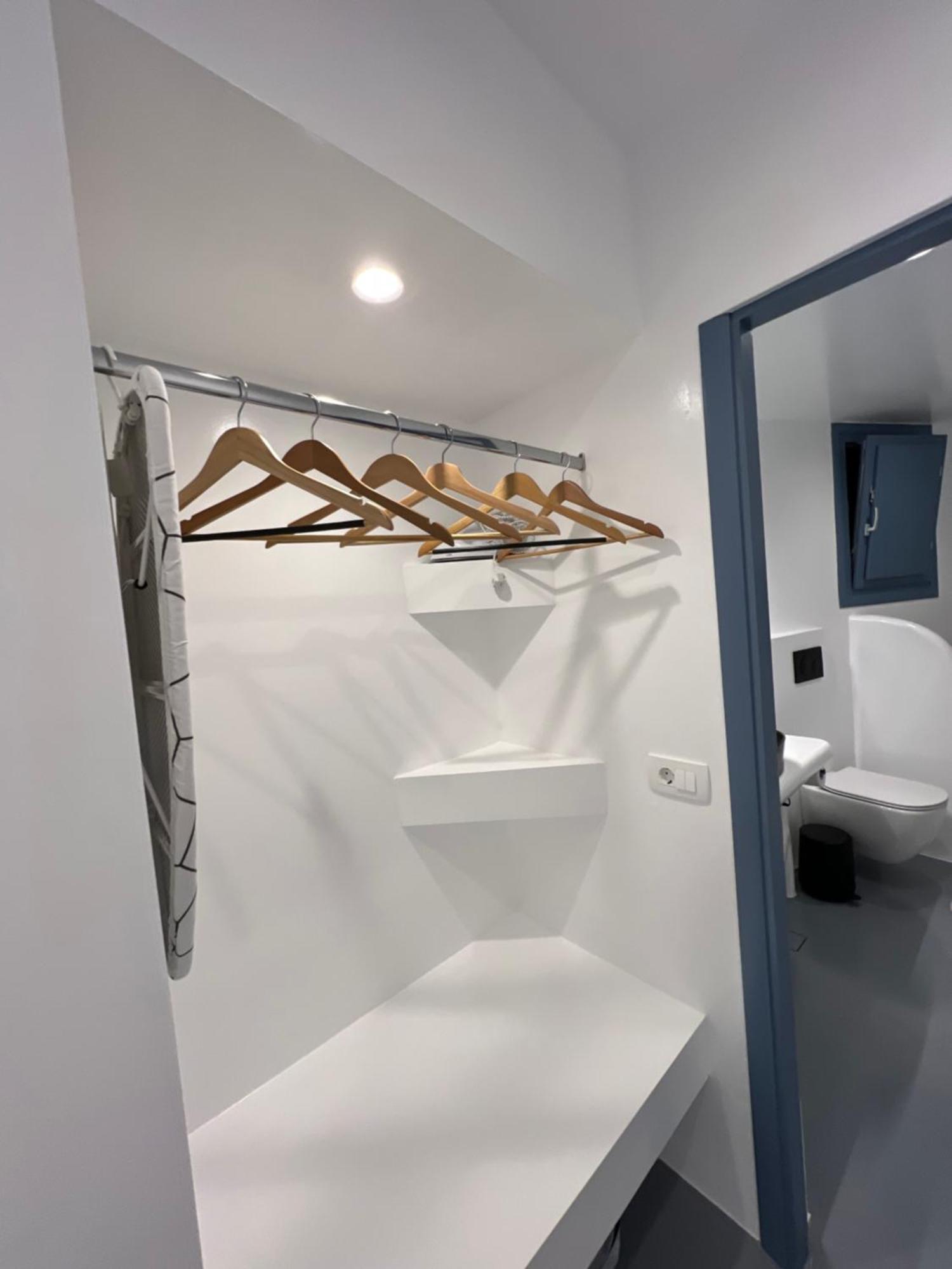 Oinos Luxury Suites Foinikia  ภายนอก รูปภาพ