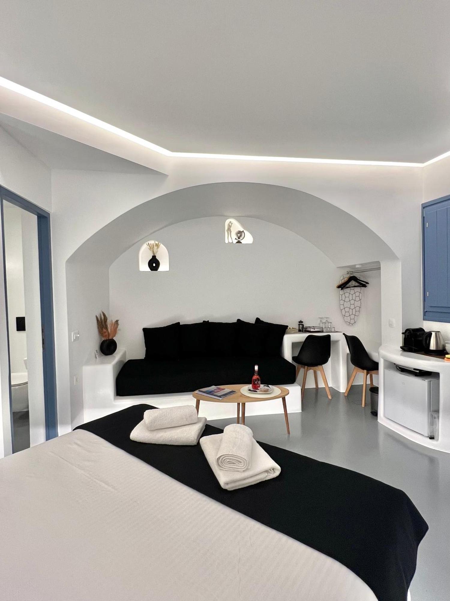 Oinos Luxury Suites Foinikia  ภายนอก รูปภาพ